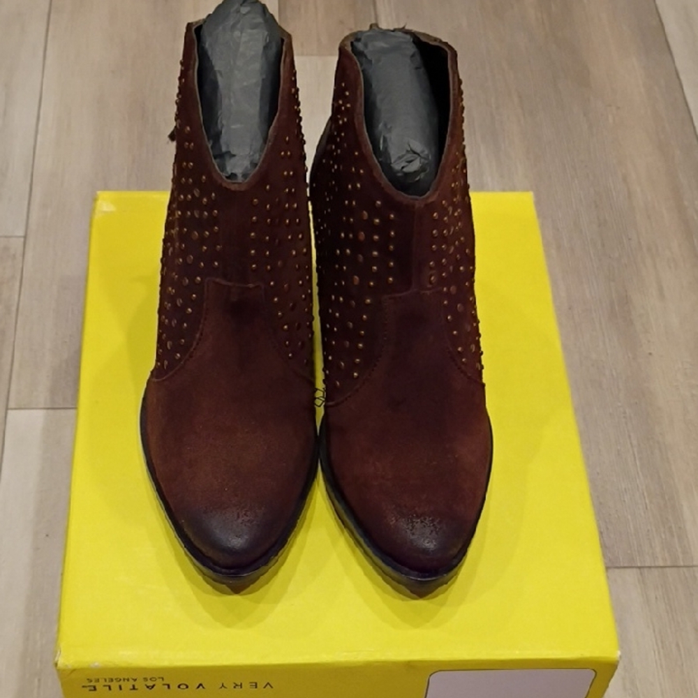 9. Very Volatile Brown Ankle Boots Size:6